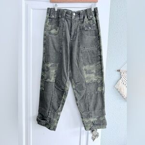 Oli & Hali Green Camouflage Ankle Pants